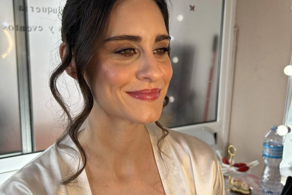Maquillaje y peinado
