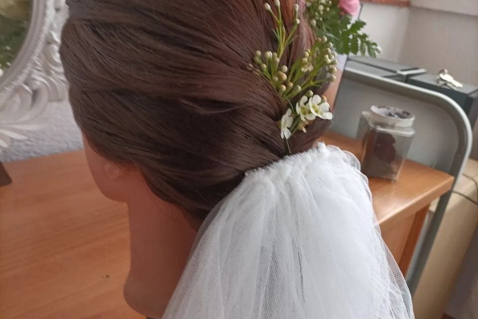 Peinado de novia con velo