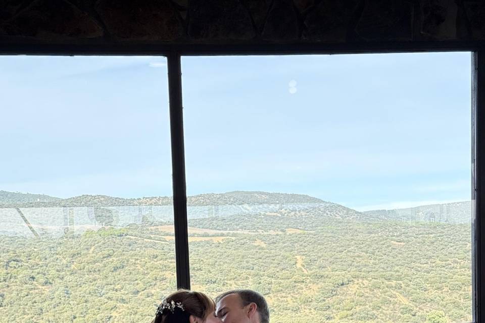 Beso de recién casados