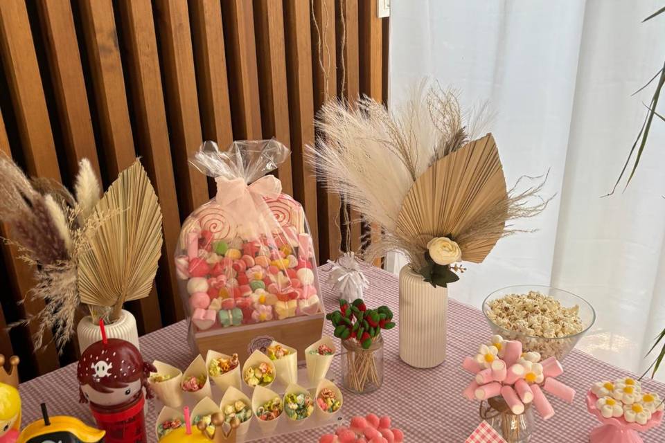 Mesa con tonos rosa y beige