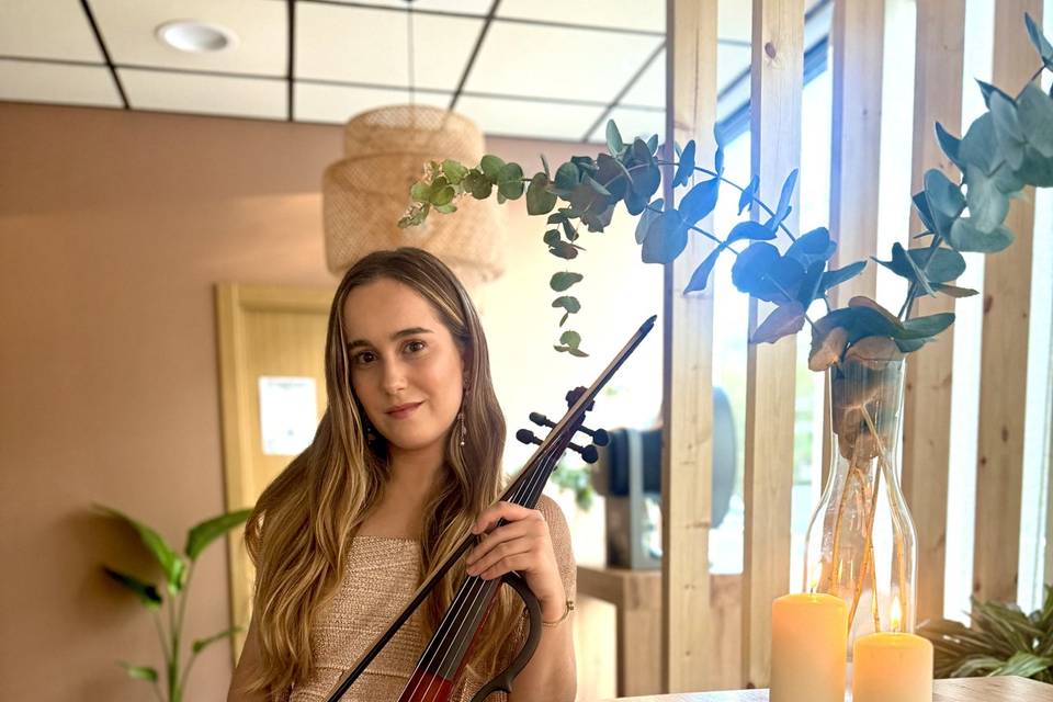Cristina. Violín eléctrico