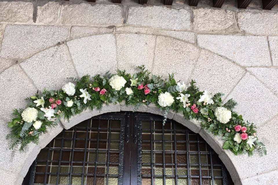 Arco de entrada de la parroquia