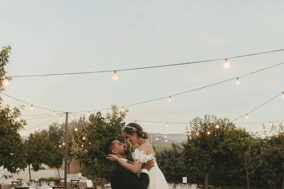 Novios en banquete