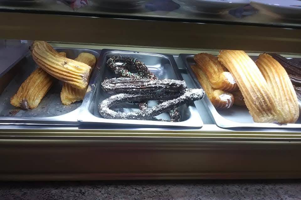 Porras rellenas y churros