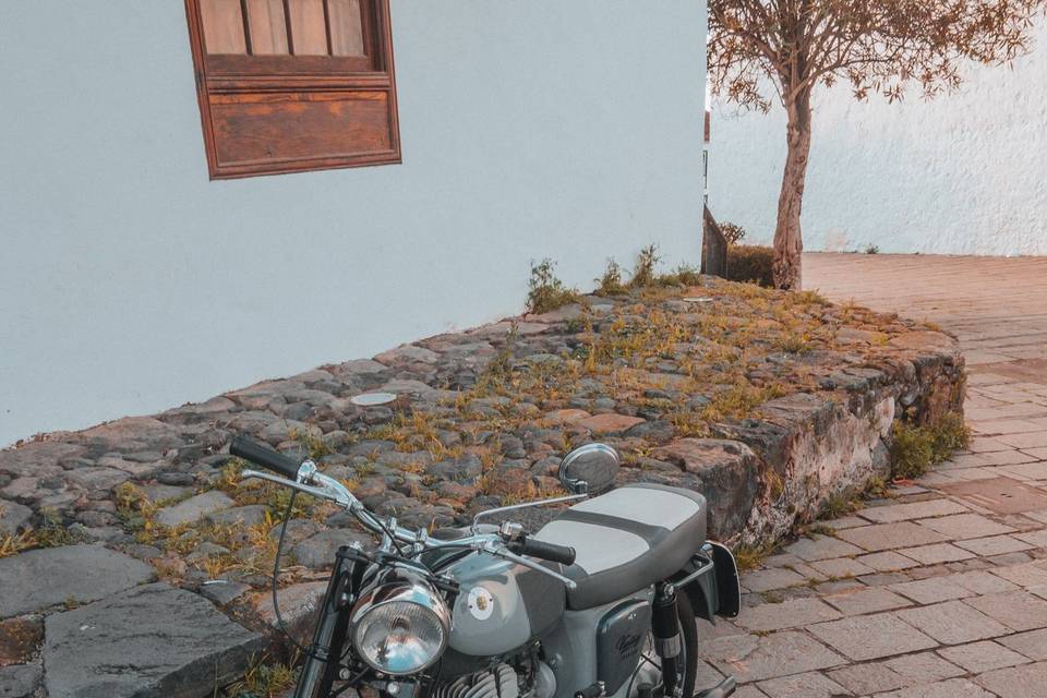 Moto clásica de 1965