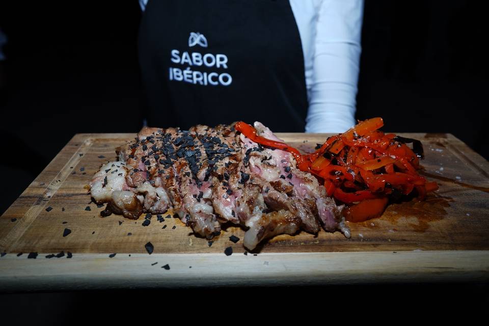 Carne a la brasa en barbacoa