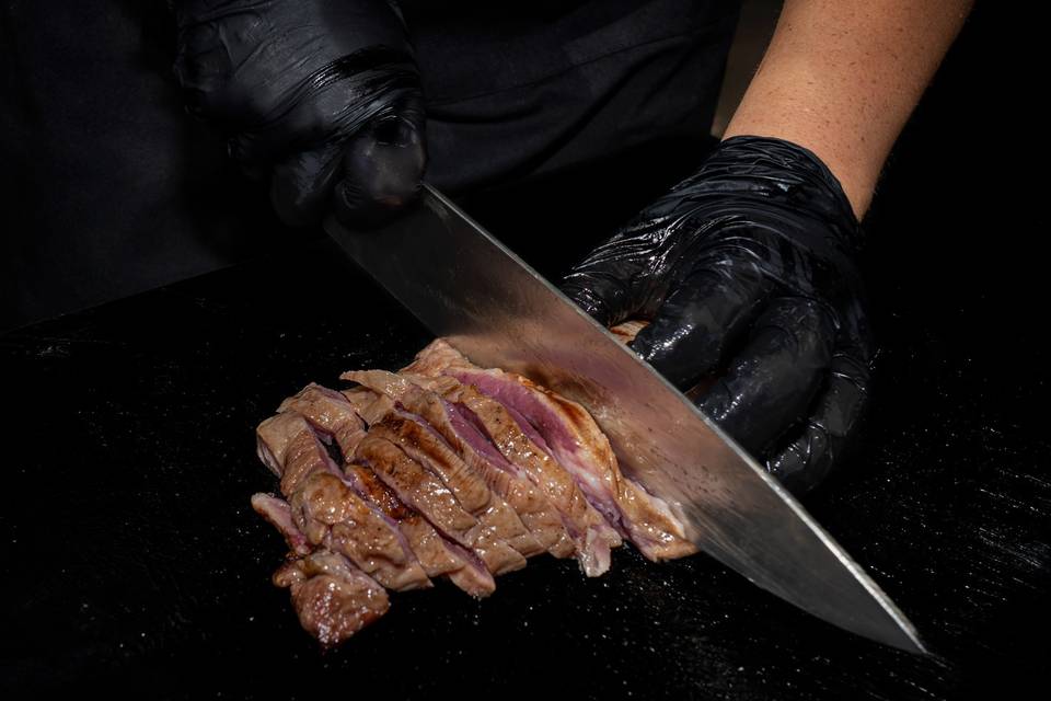 Carne a la brasa en barbacoa
