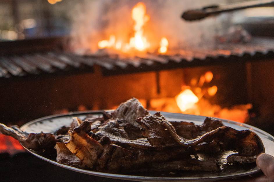 Carnes a la brasa en vivo