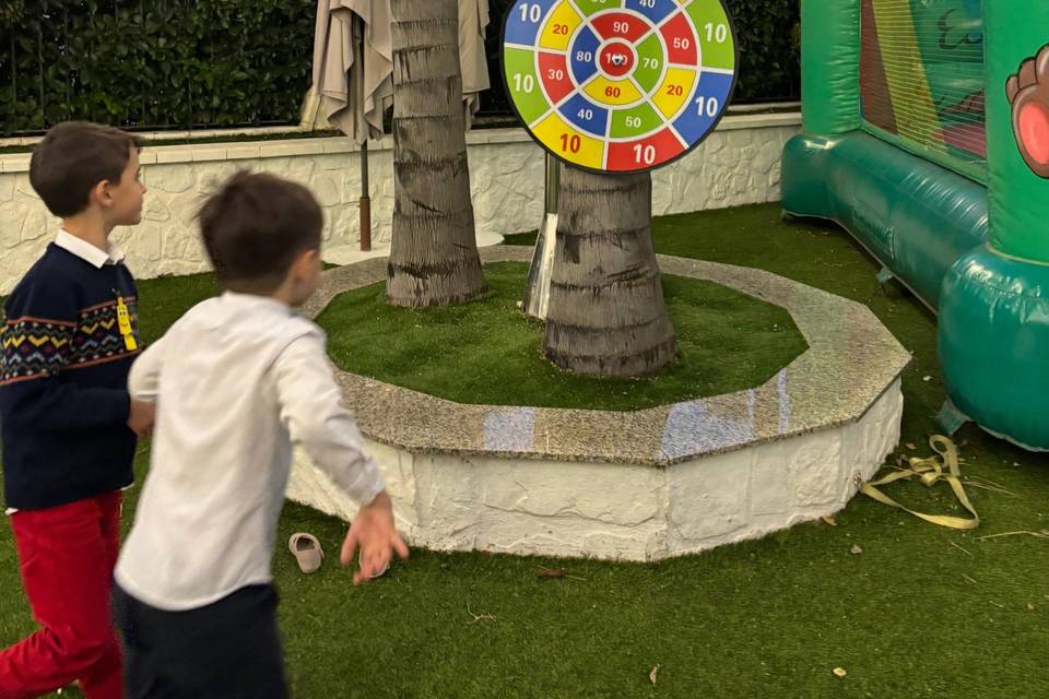 Juego de puntería con diana