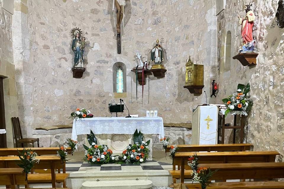 Altar en tonos naranjas