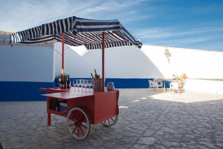Carrito de vinos