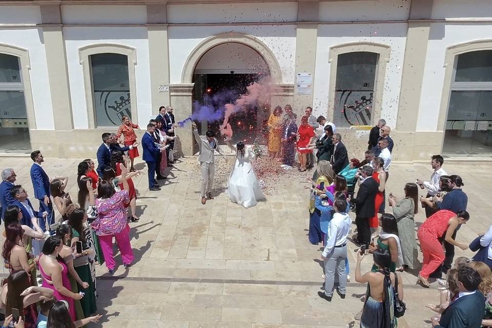 Humo colores salida novios