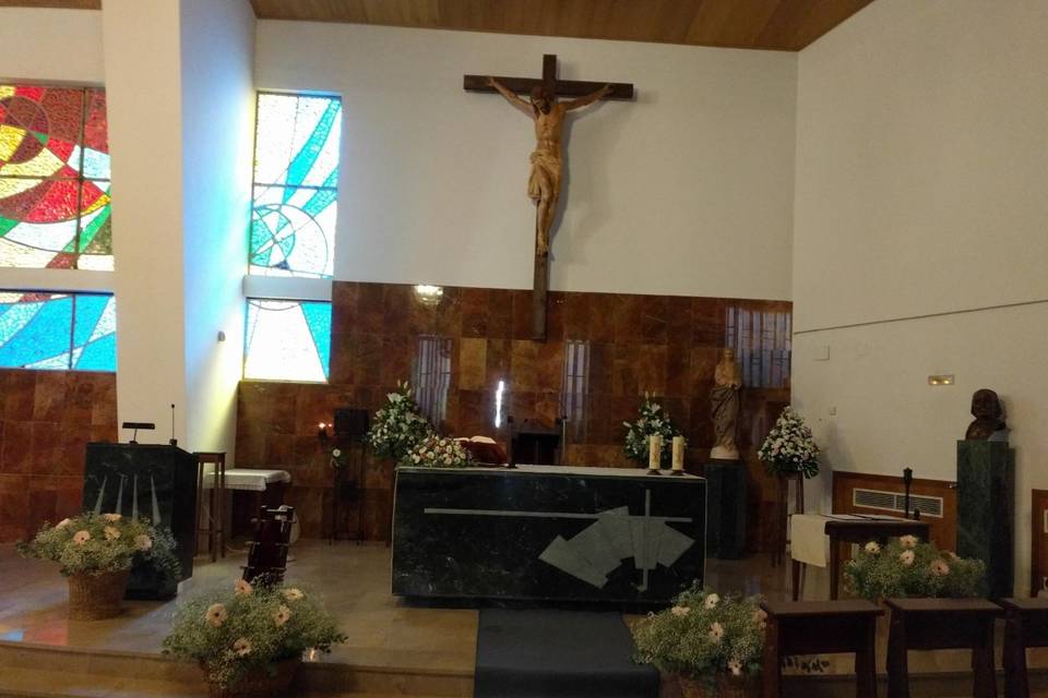 Altar Iglesia. Cestos