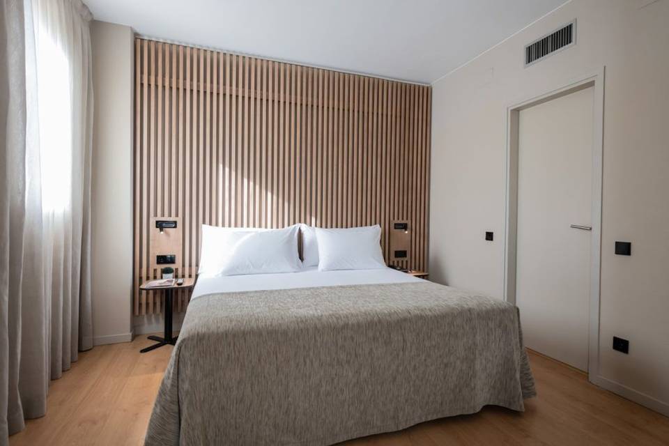 Aparthotel Atenea Barcelona 4*