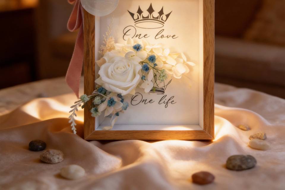 Cuadro con flor preservada