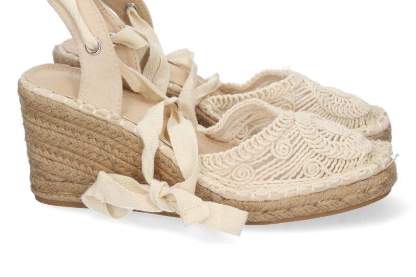 Sandalias cuña punto beige