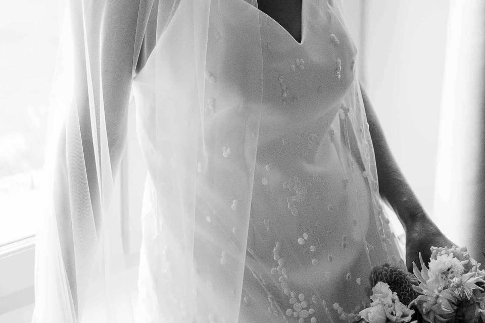 Preparativos de la novia en blanco y negro