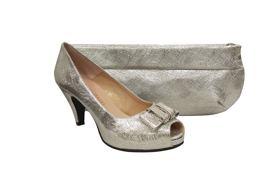 Zapato de plata con cartera