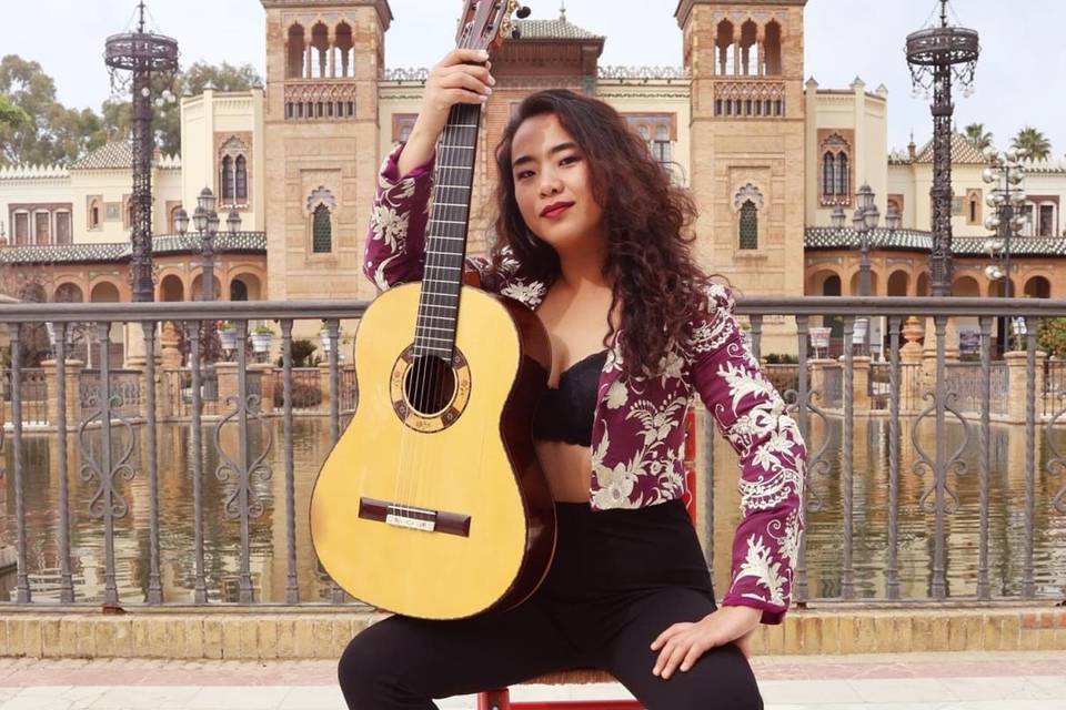 Lola Yang guitarrista