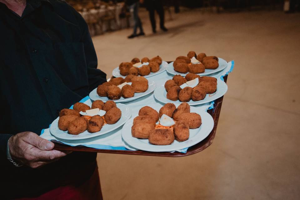 Bandeja_croquetas_con_huevo_catering
