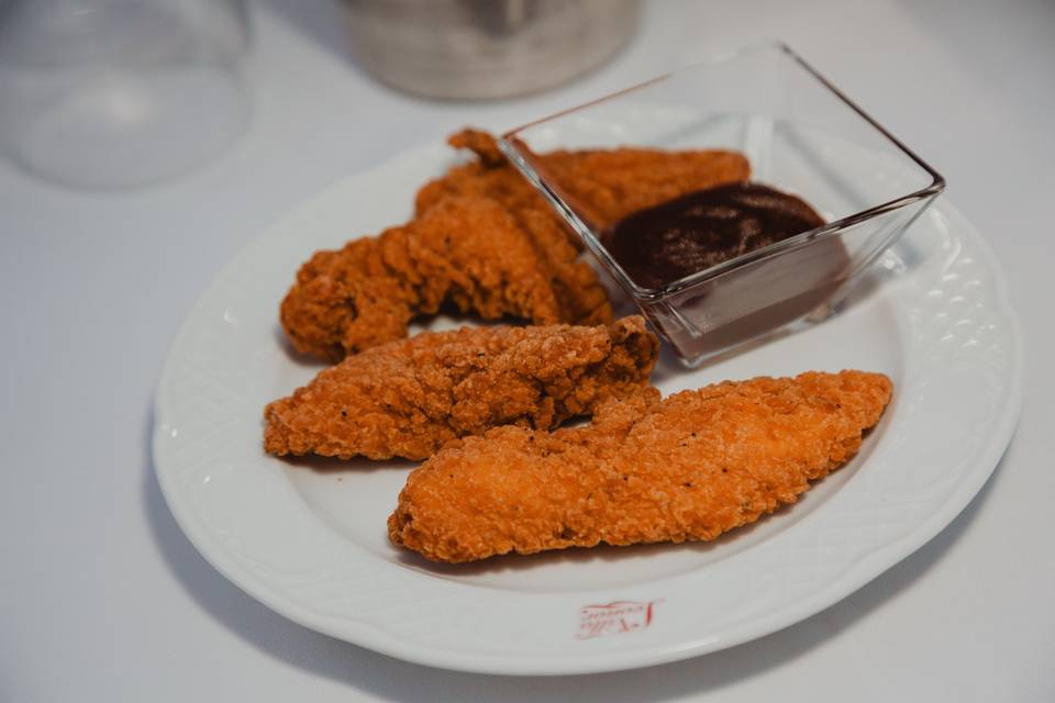 Filetes_crujientes_con_salsa