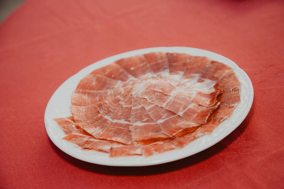 Plato_jamon_serrano_finamente_cortado