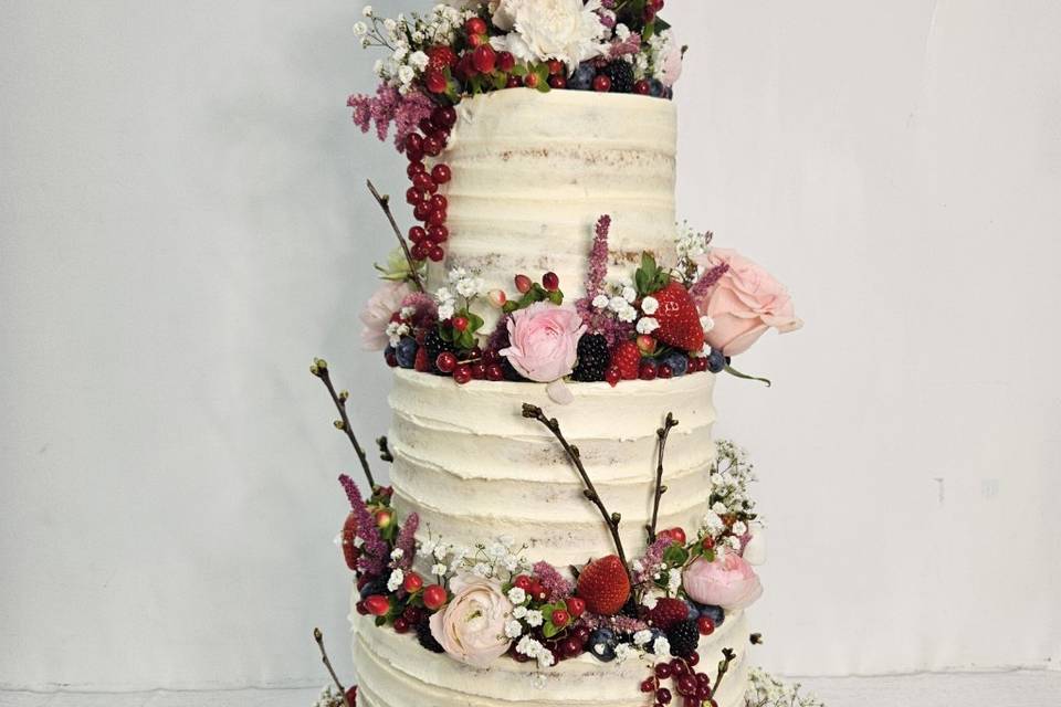 Tarta de bodas con frutas