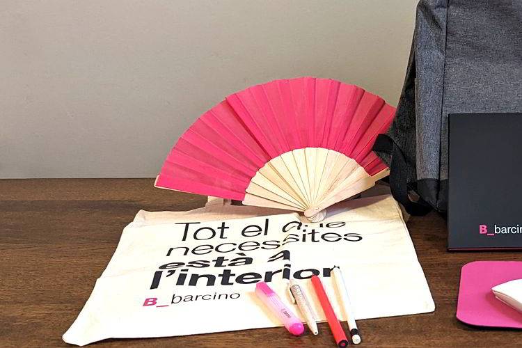 Barcino gifts regalos con logo