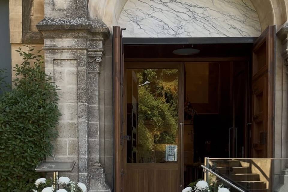 Entrada a la iglesia