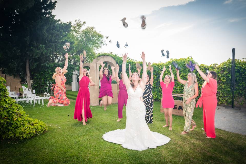 Novia con amigas