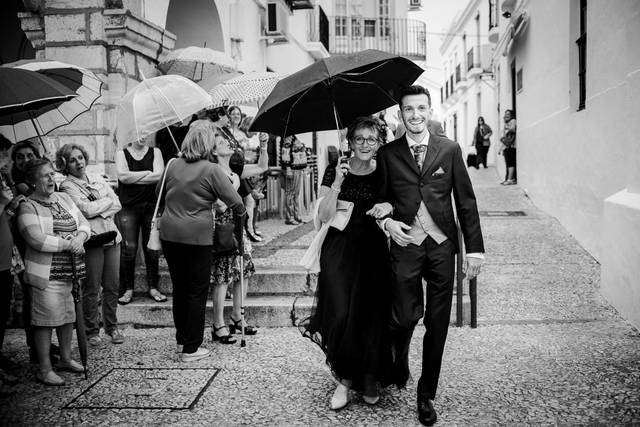 Novio llegando a la iglesia