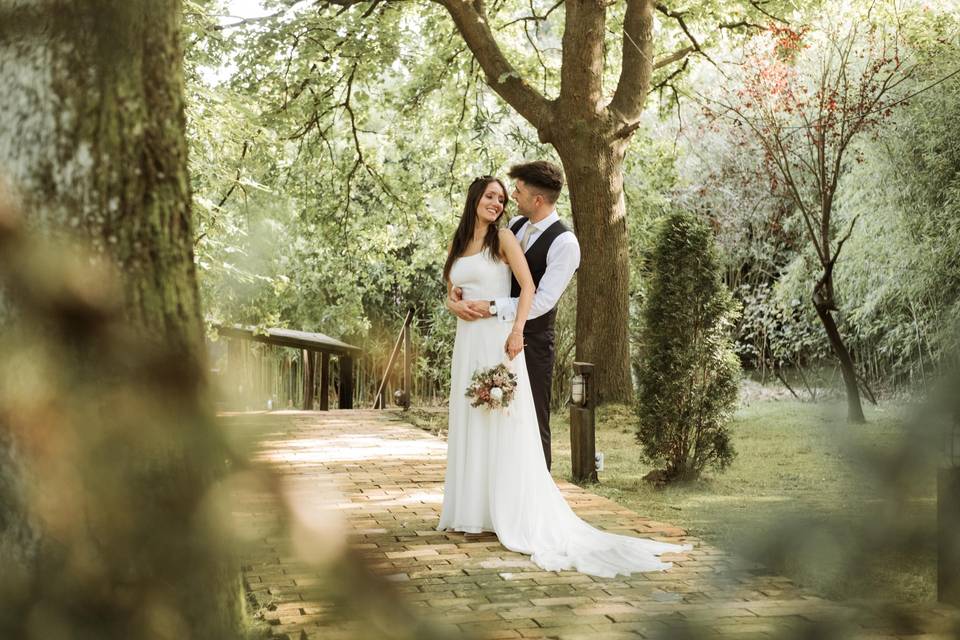 Pareja en un bosque