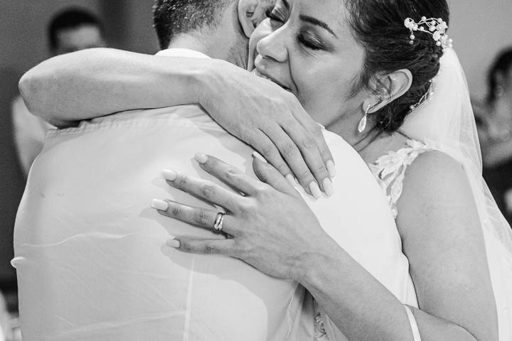 Abrazo-boda