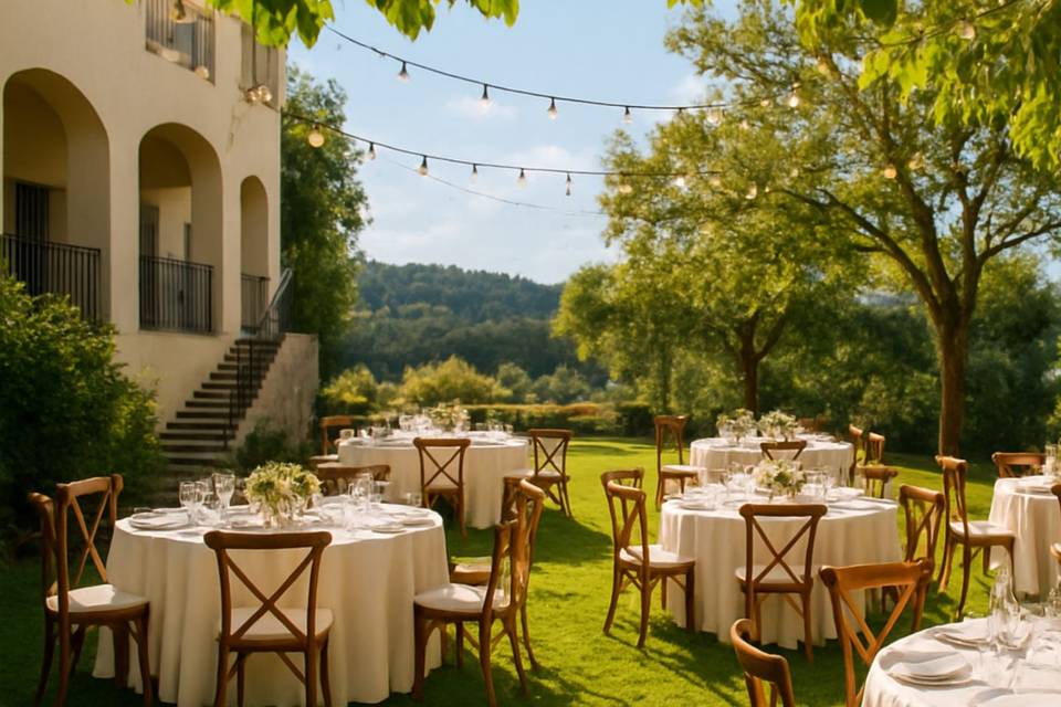 Banquete exterior en jardín