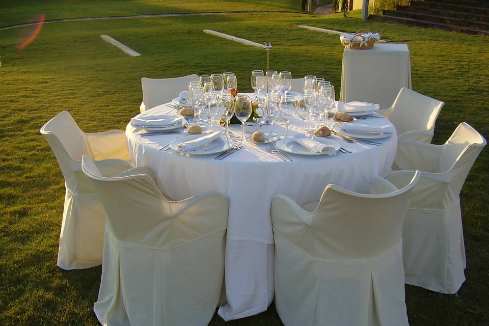 Boda en exterior mantel blanco