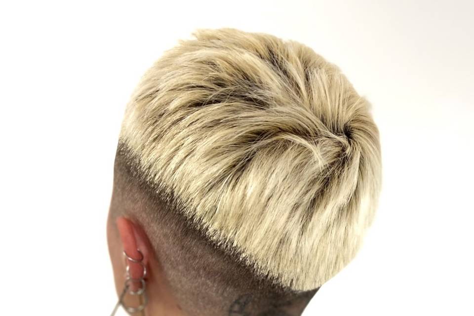 811 Hair & Art Studio
