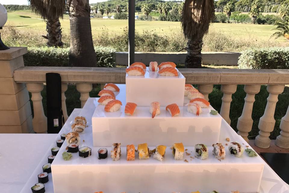Pirámide con sushi