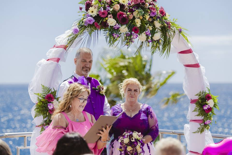 Novios nerviosos antes del bes