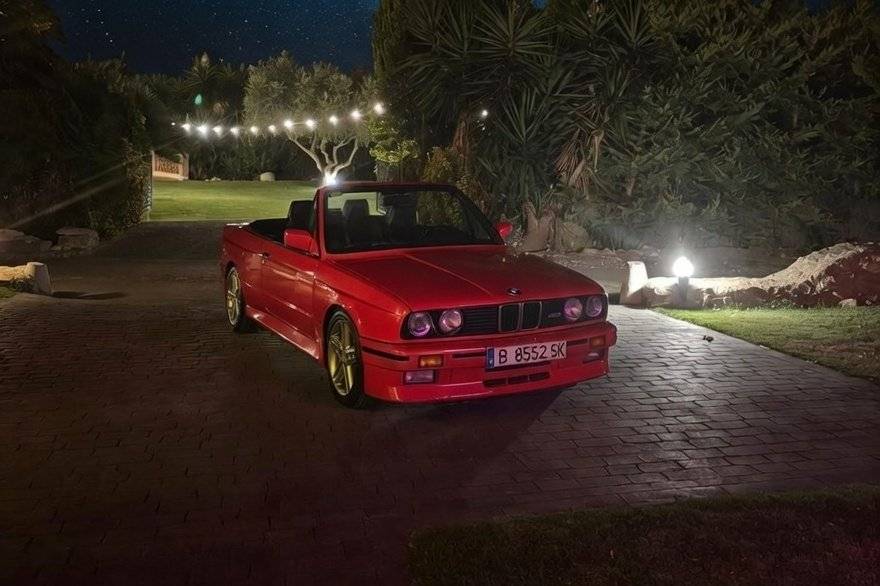 Coche iluminación de noche