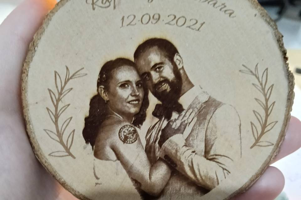 Grabado en madera de pino