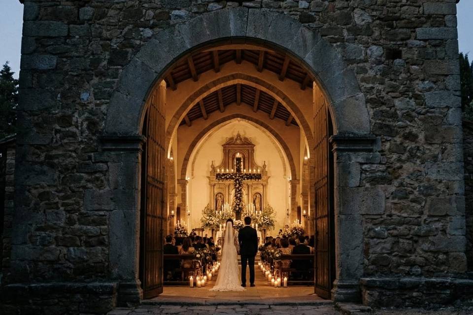 Momento íntimo en el altar