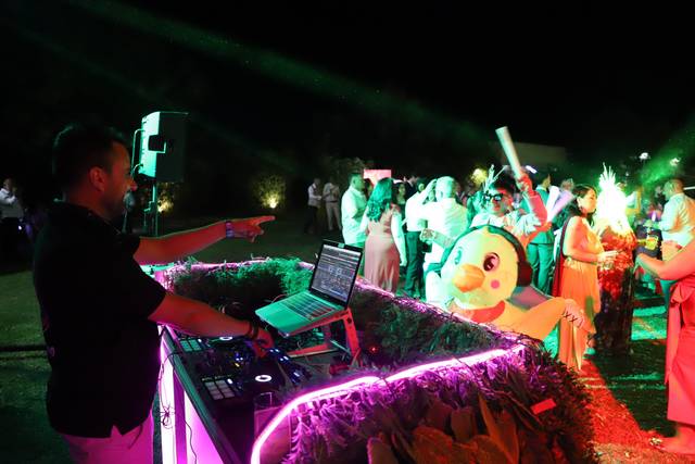 DJ con Patito
