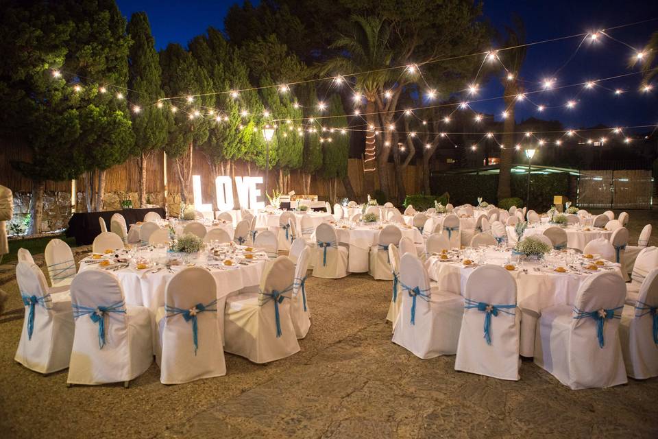 Salón a la luz de la noche