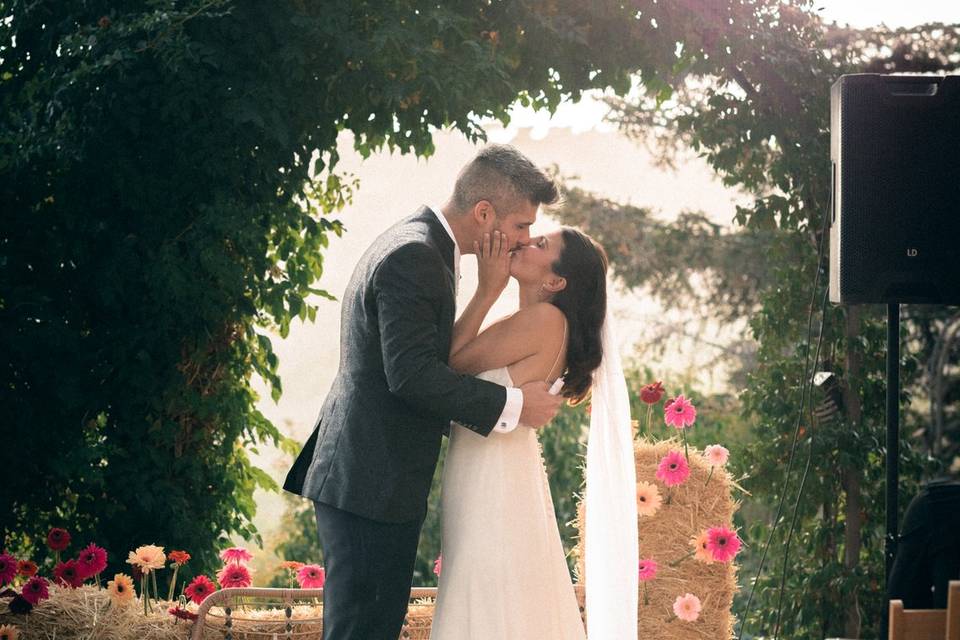 Retrato pareja beso