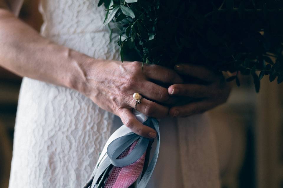 Foto detalle anillo/ramo.