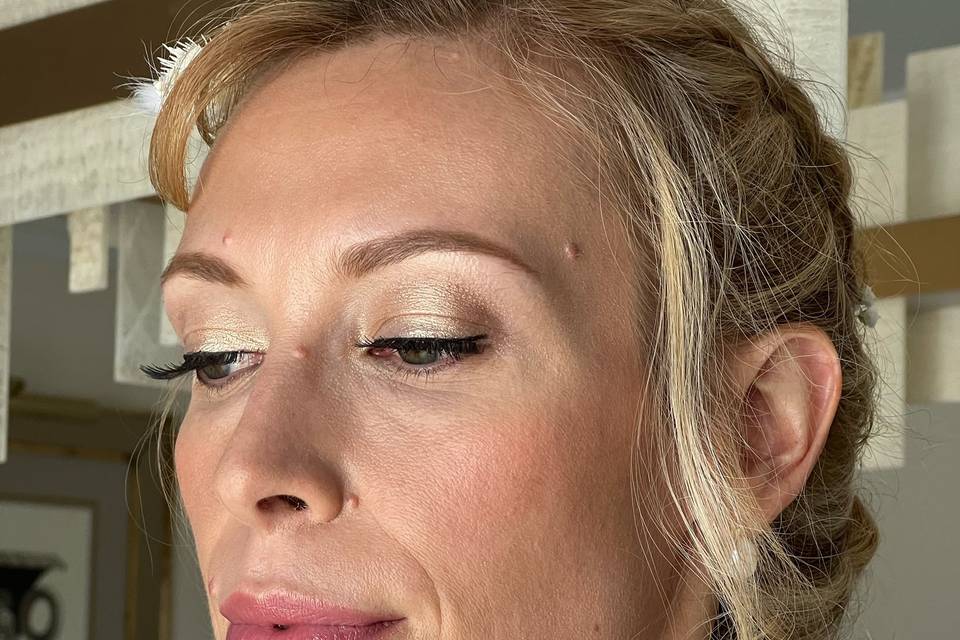 Kirsten Pro Makeup