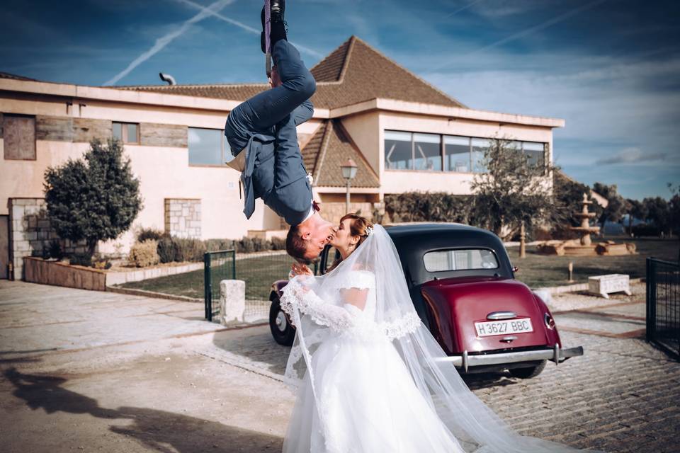 Spierman y Spiderwoman beso