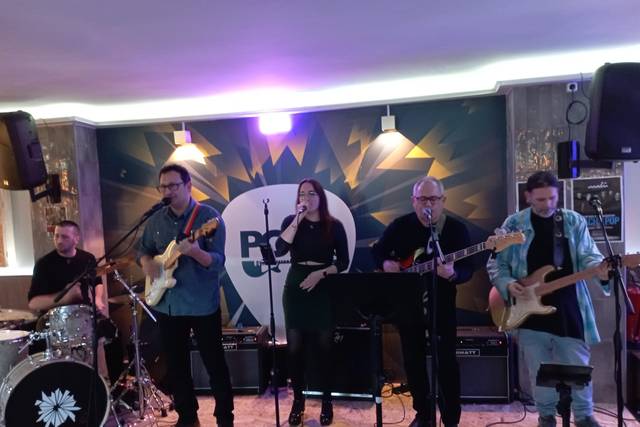 Momentum cover band