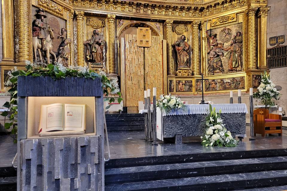 Altar de la Iglesia de Santiago