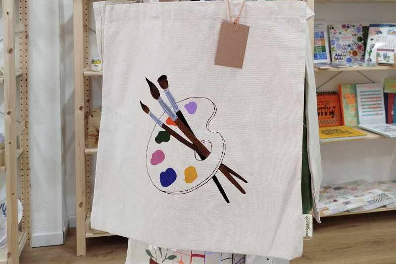 Bolsa de tela pintada a mano